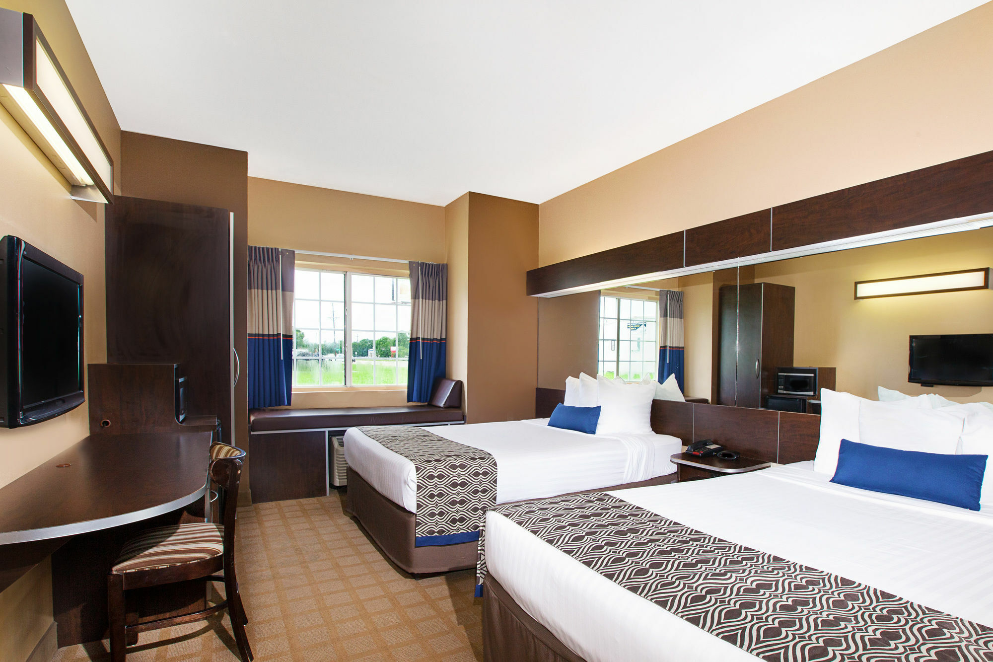 Microtel Inn And Suites Lafayette Exterior photo